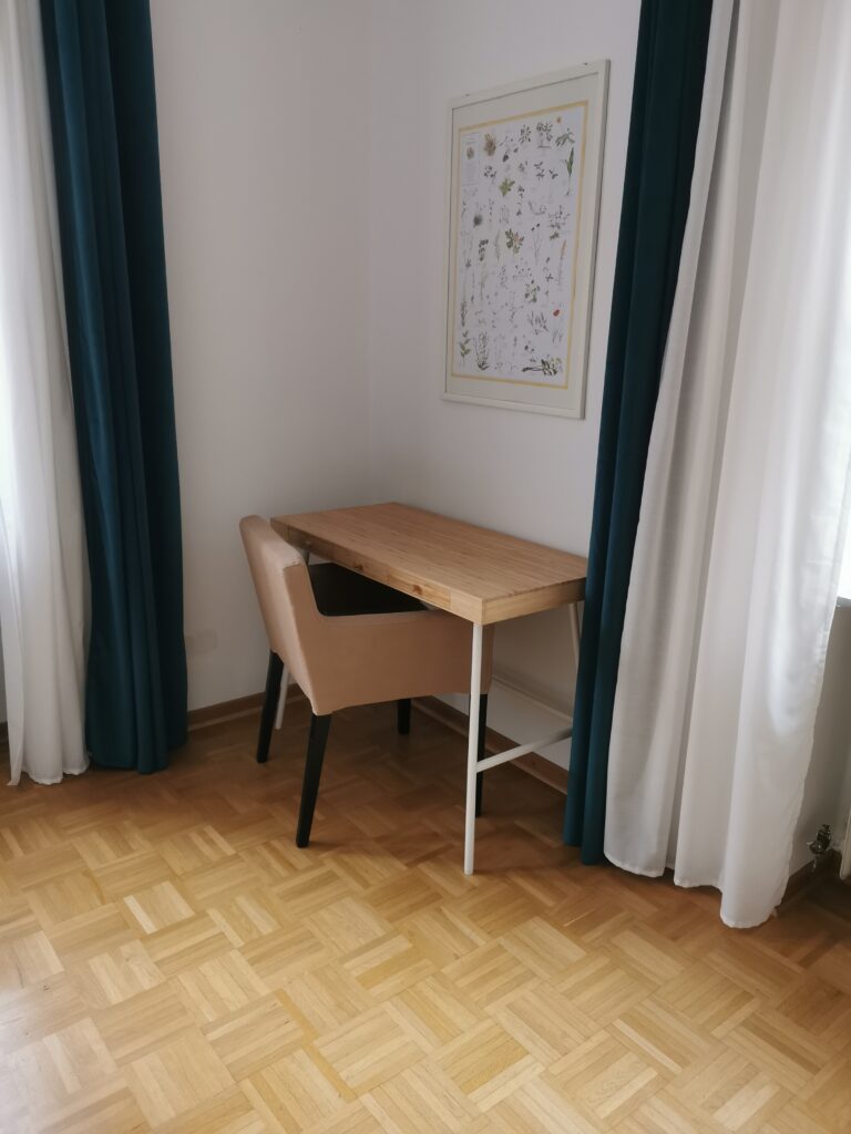 Ferienwohnung-Altes-Pfarrhaus-Kobern-Arbeitsplatz